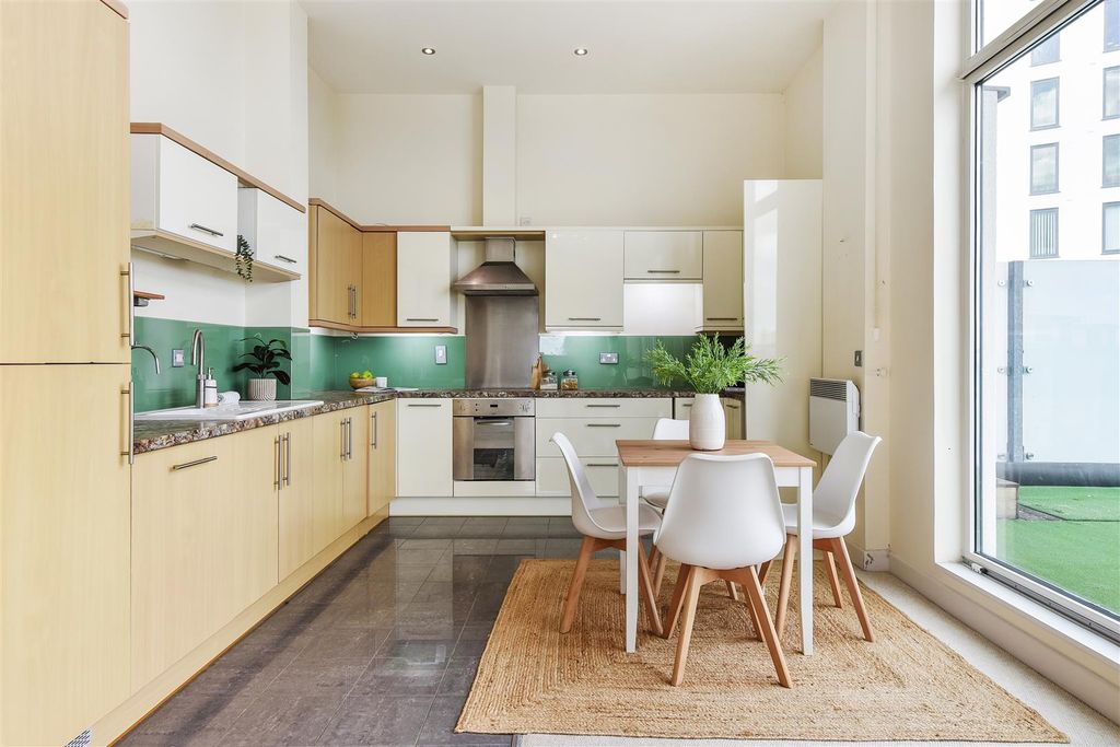 Property photo 3 of 14 Kitchen