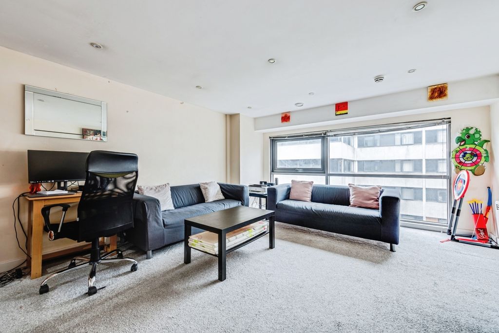 Property photo 3 of 11 Pbox-Img.Jpg