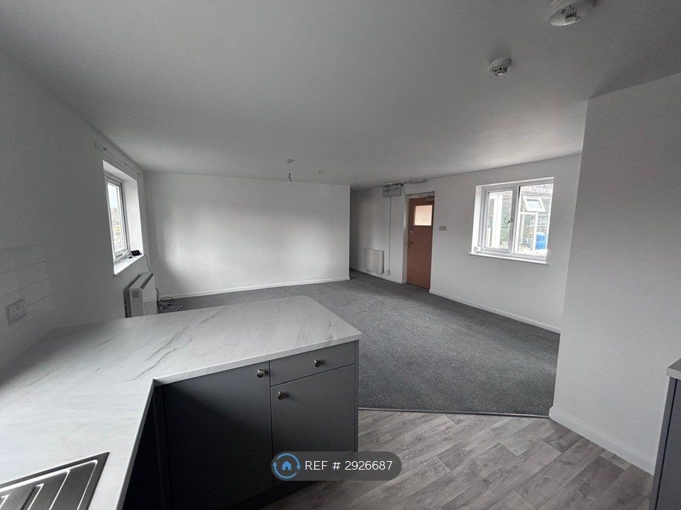 Property photo 3 of 11 Living Room/Kitchen