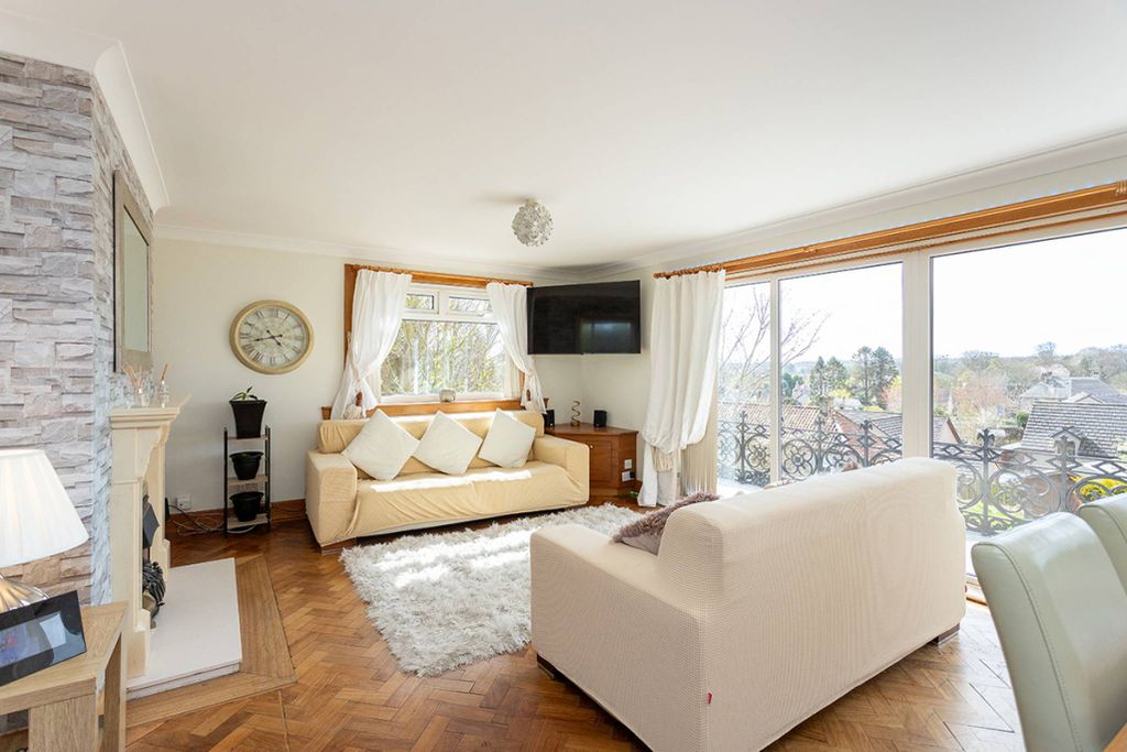 Property photo 2 of 39