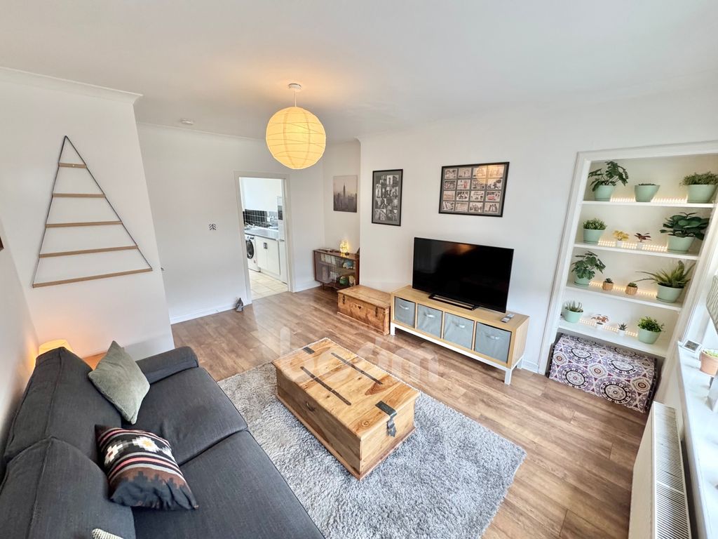 Property photo 2 of 20 High Street, Johnstone Lounge