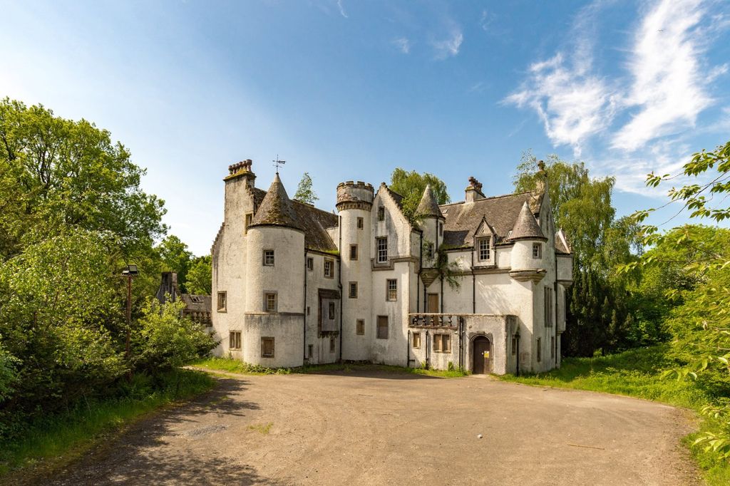 Property photo 3 of 4 Dargavel House