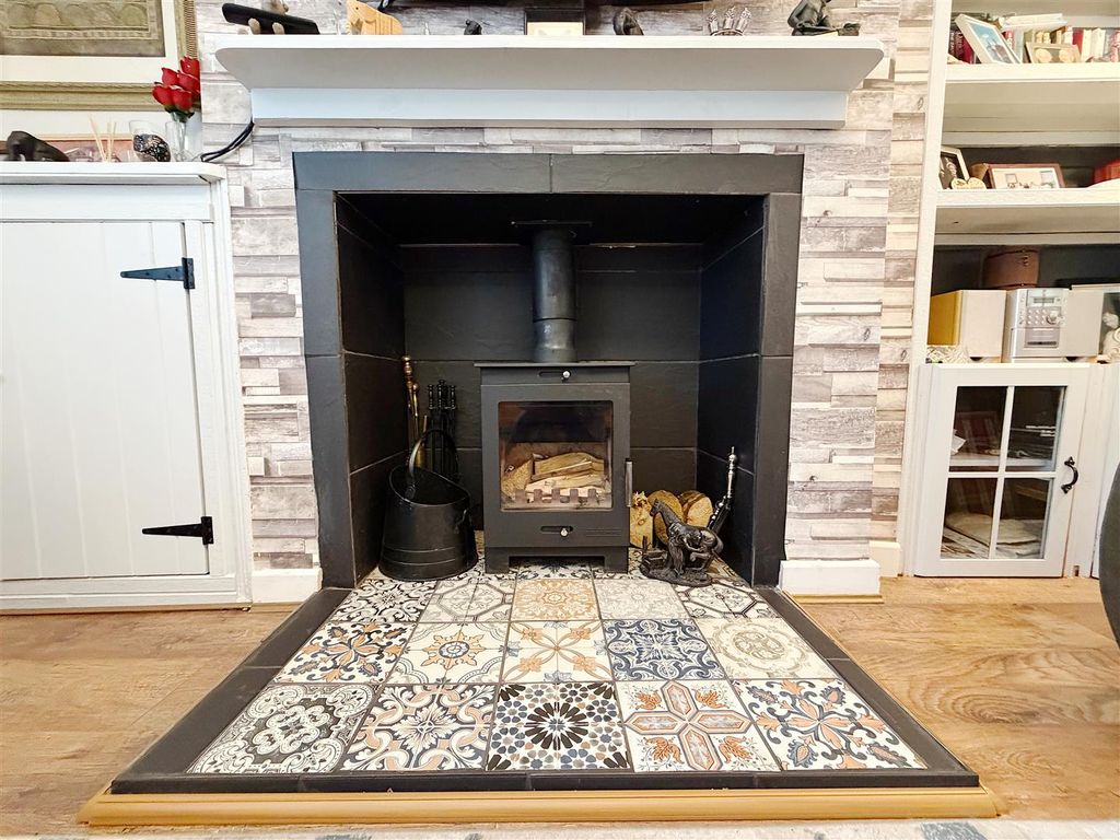 Property photo 2 of 10 -