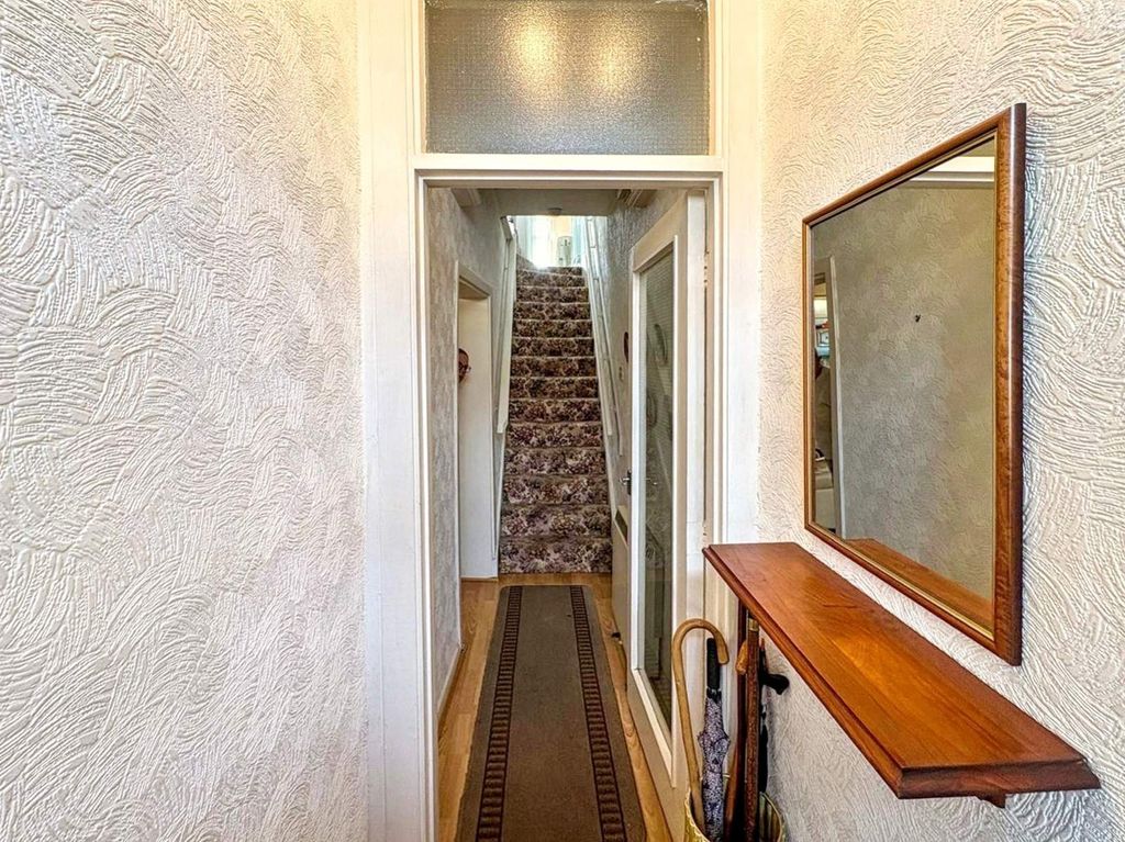 Property photo 2 of 14 Hallway