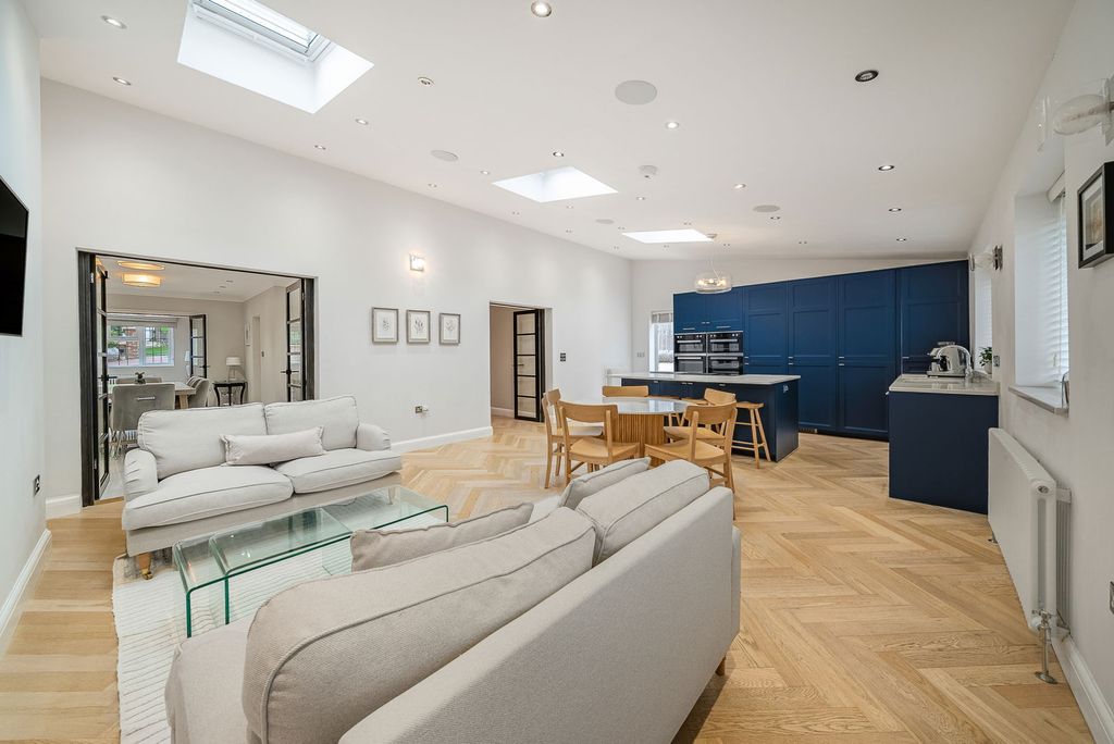 Property photo 3 of 22