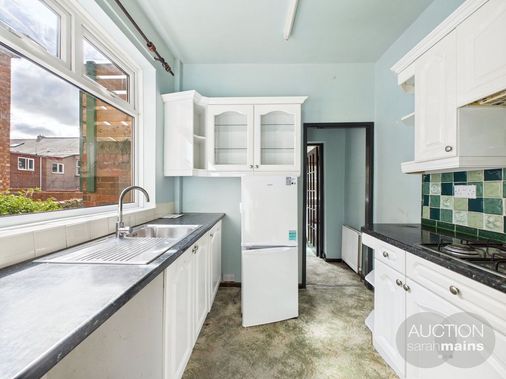 Property photo 2 of 8 Kitchen