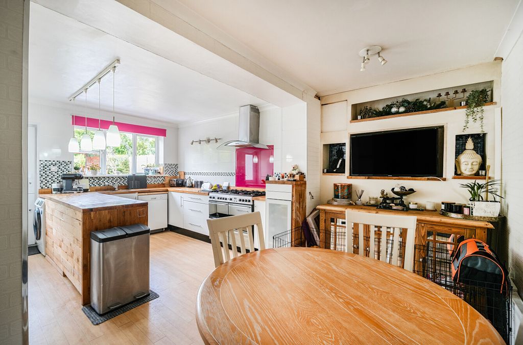 Property photo 2 of 17 1333452-5-688B993...