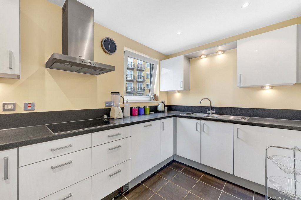 Property photo 2 of 23 Picture No. 14