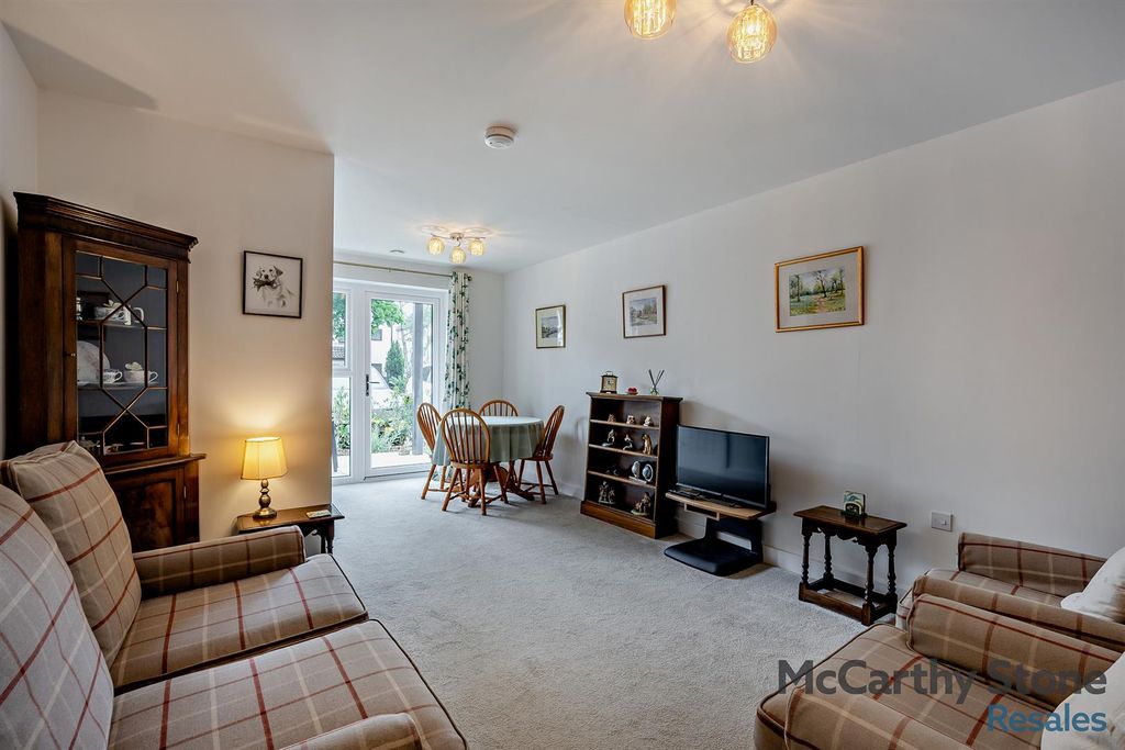 Property photo 3 of 33 8651694-Interior10-800.Jpg