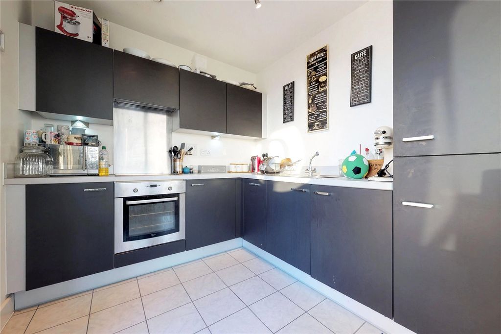 Property photo 2 of 6 Picture No. 12