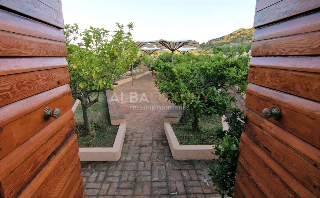 Property photo 2 of 36