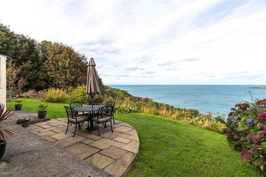 Property photo 2 of 39 Gwylan Cottage, Poppit, Cardigan - Exteriors &amp; Vie