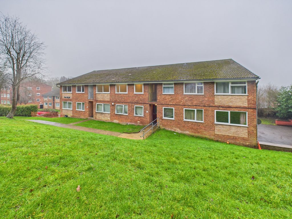 Property photo 1 of 12 Cam02136G0-Pr0512-Still018