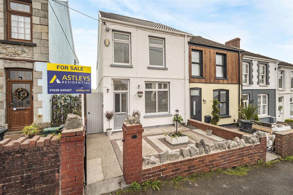 Property photo 1 of 27 Main Dwelling