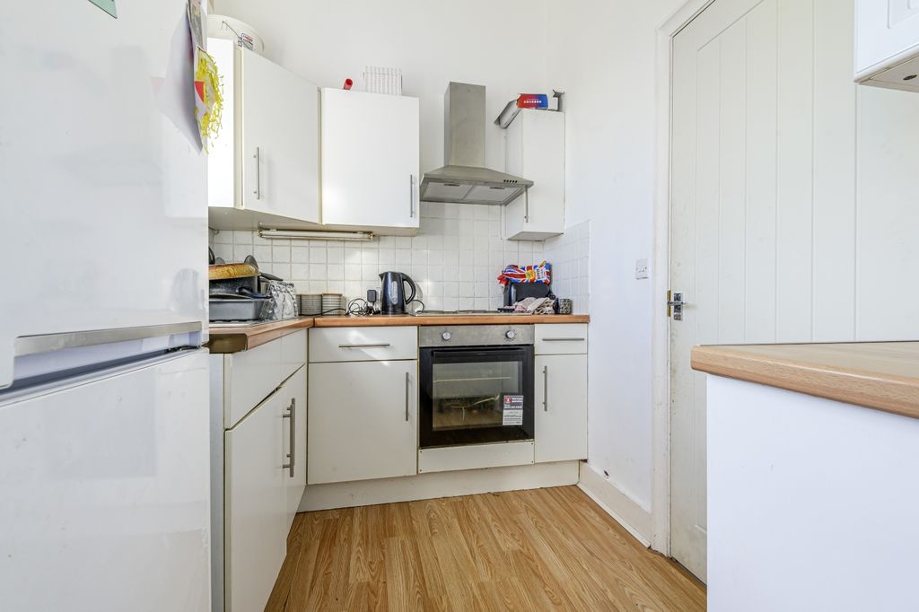 Property photo 1 of 7 Kitchen