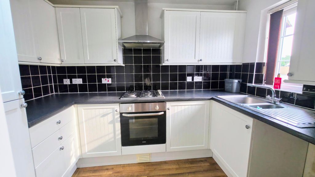 Property photo 3 of 17 Kitchen