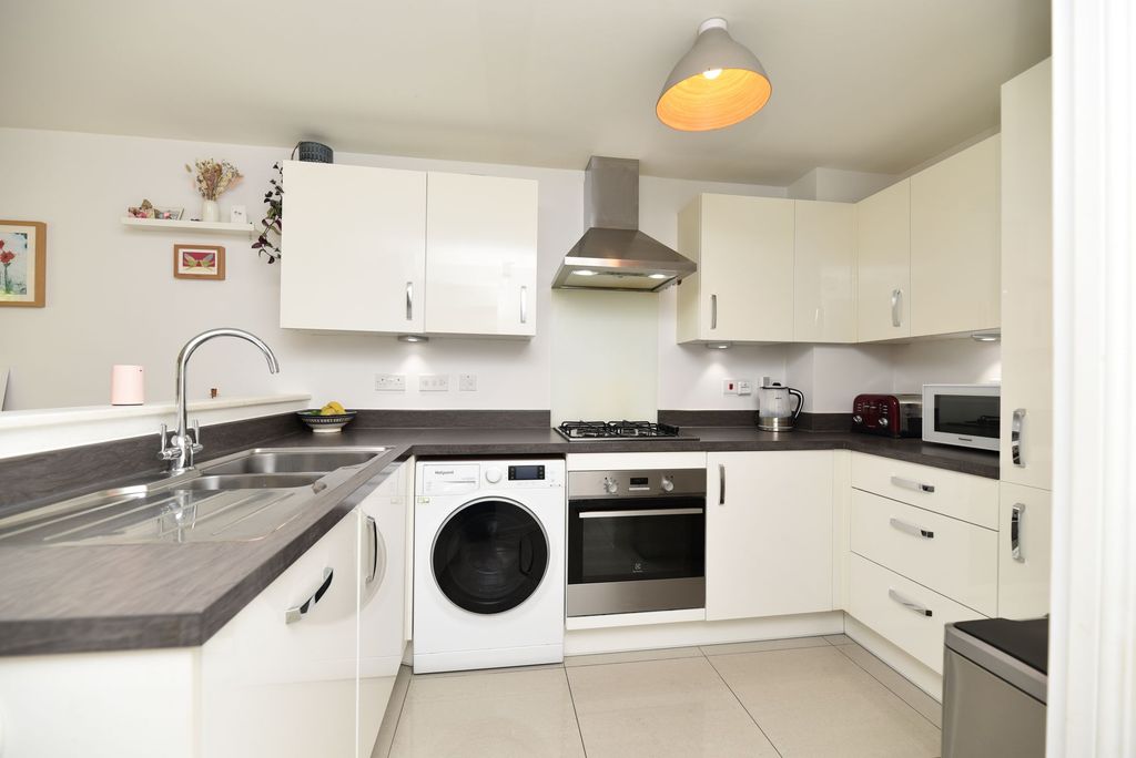 Property photo 3 of 22