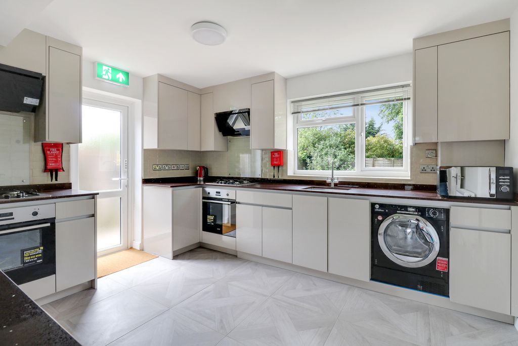 Property photo 3 of 5 Shared Kitchen
