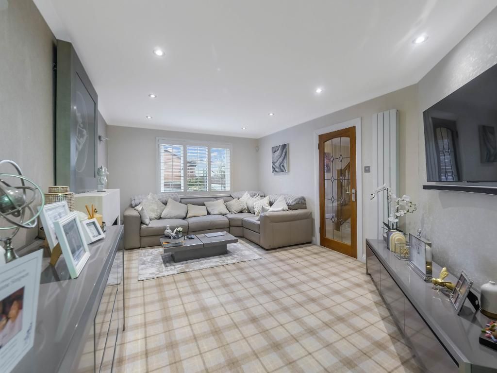 Property photo 2 of 26 Livingroom