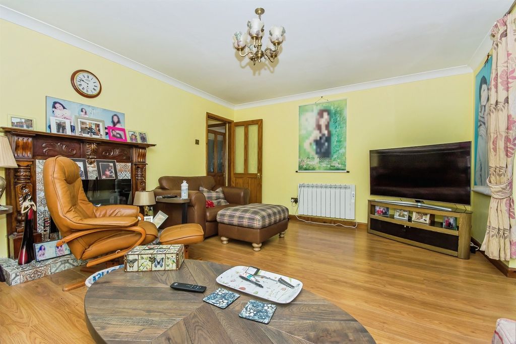 Property photo 2 of 24