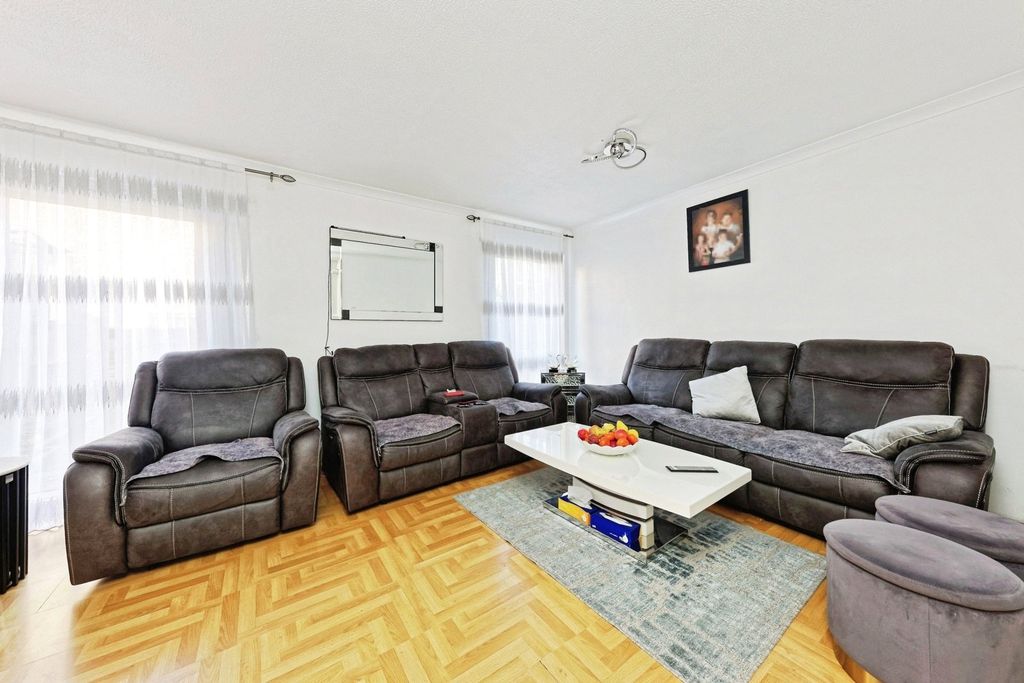 Property photo 3 of 17 Pbox-Img.Jpg