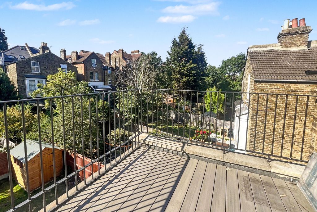 Property photo 2 of 10 Flat 4, 52 Gleneagle Road, Streatham, London, Sw16 6Af