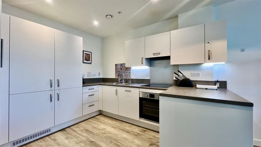 Property photo 3 of 10 Kitchen