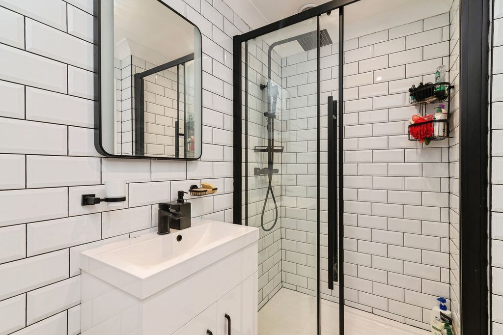 Property photo 2 of 17 Photo