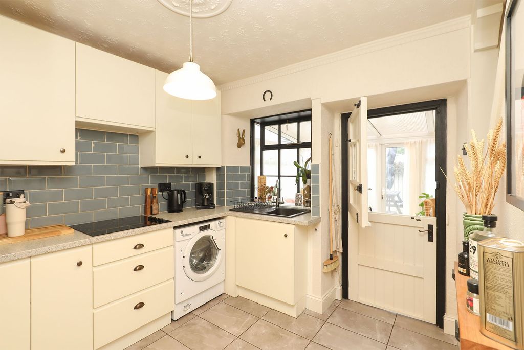 Property photo 3 of 34