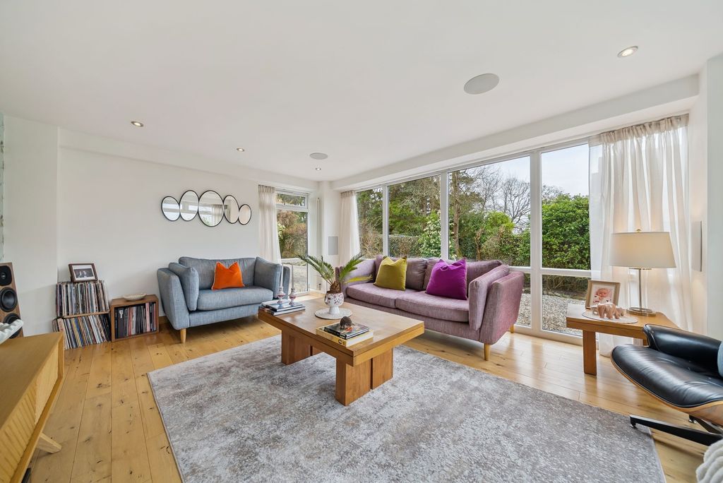 Property photo 3 of 31