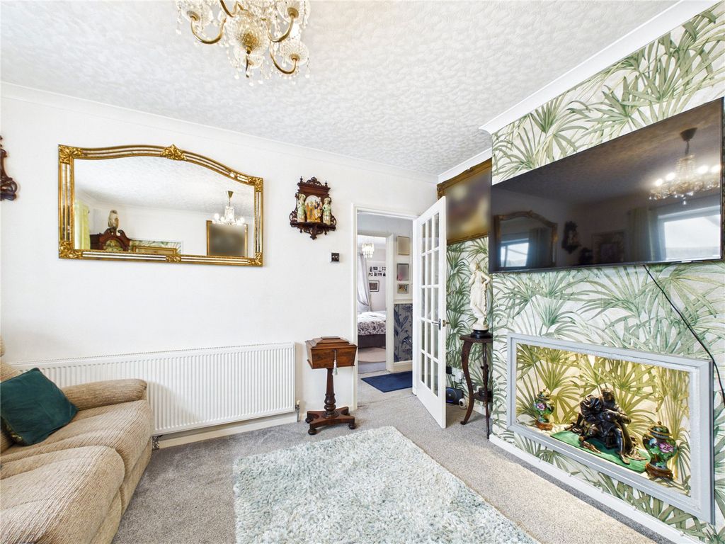 Property photo 2 of 28 Picture No. 33
