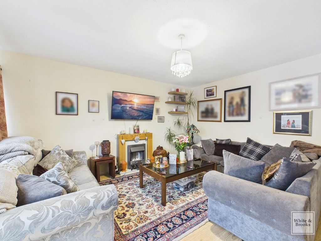 Property photo 2 of 11 Living Room