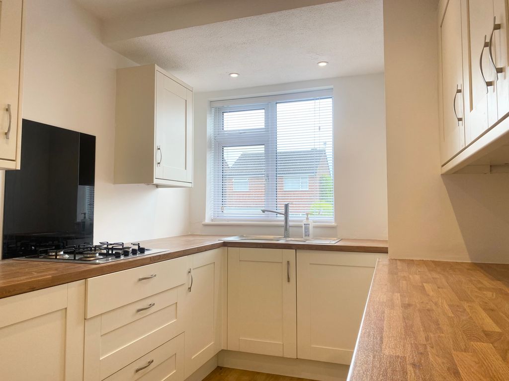 Property photo 3 of 10 Kitchen