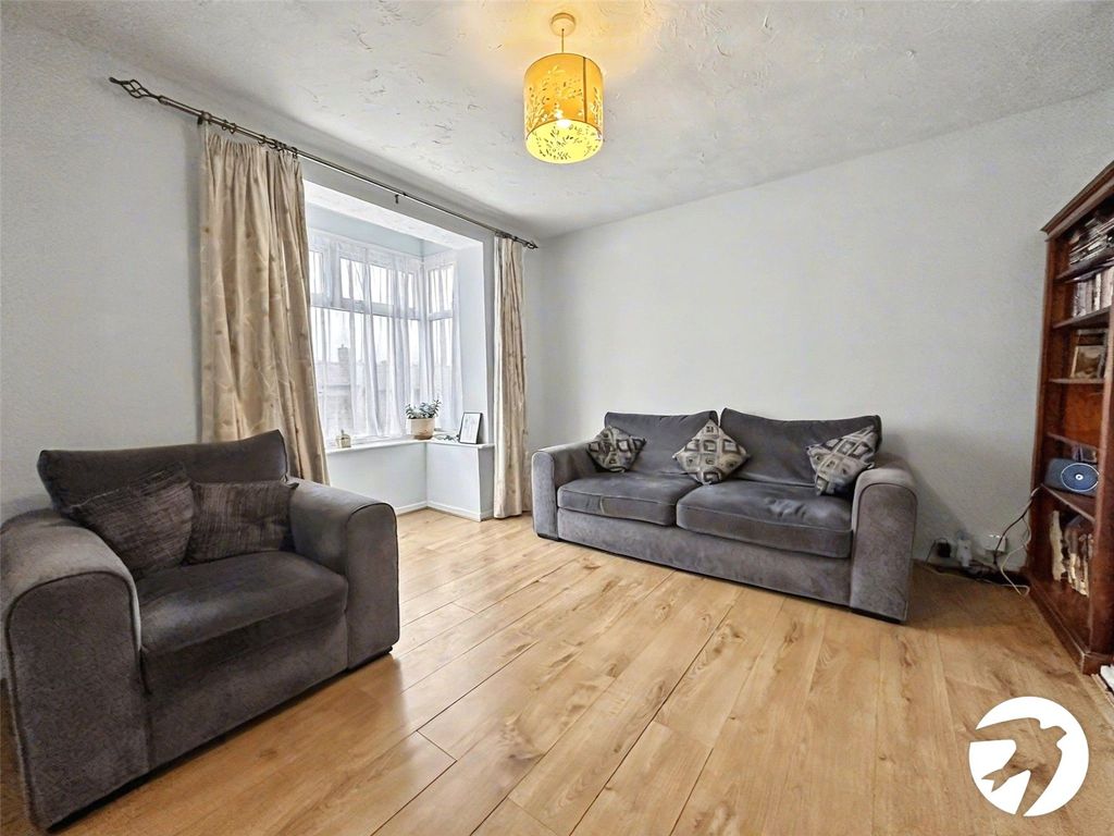 Property photo 3 of 14 Lounge