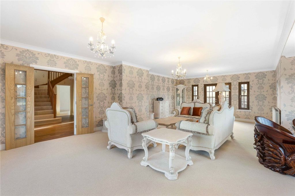 Property photo 2 of 33 16 The Village 20