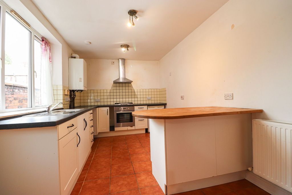 Property photo 2 of 20 Dining Kitchen