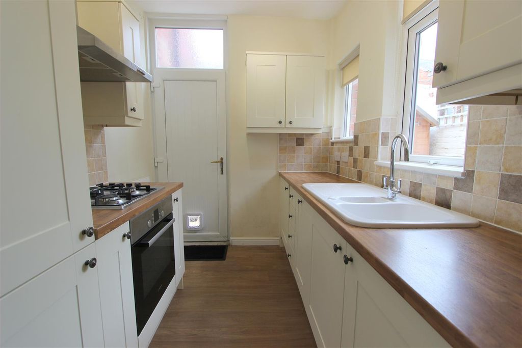 Property photo 1 of 9 Kitchen