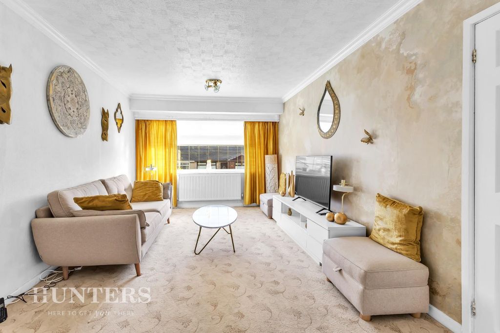 Property photo 2 of 21 2 Beaufort Drive (6).Jpg