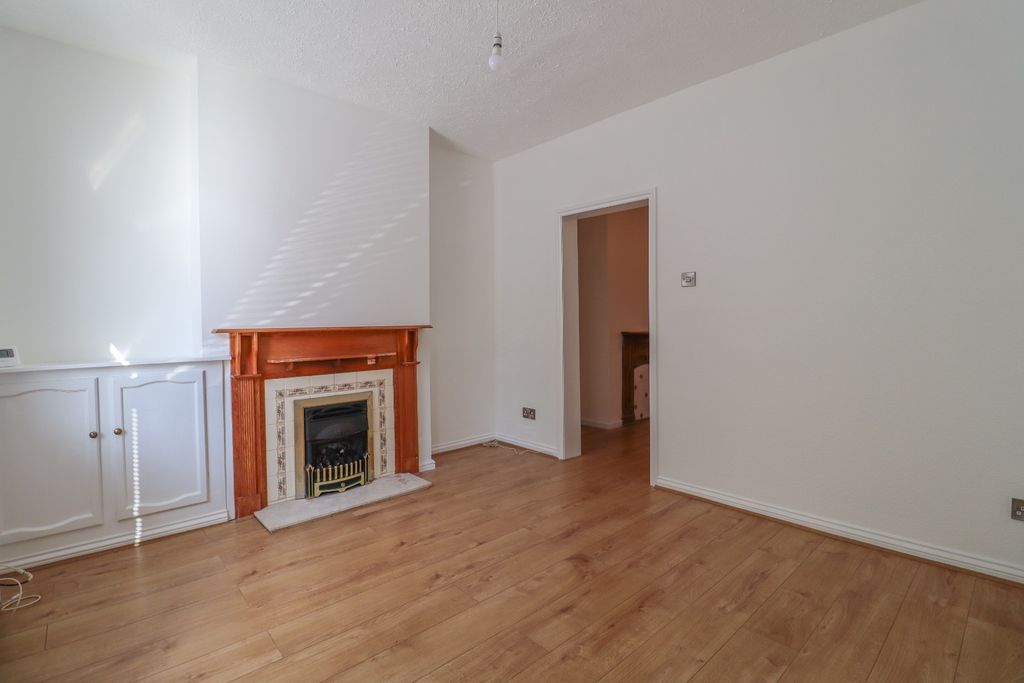 Property photo 3 of 17 4031886