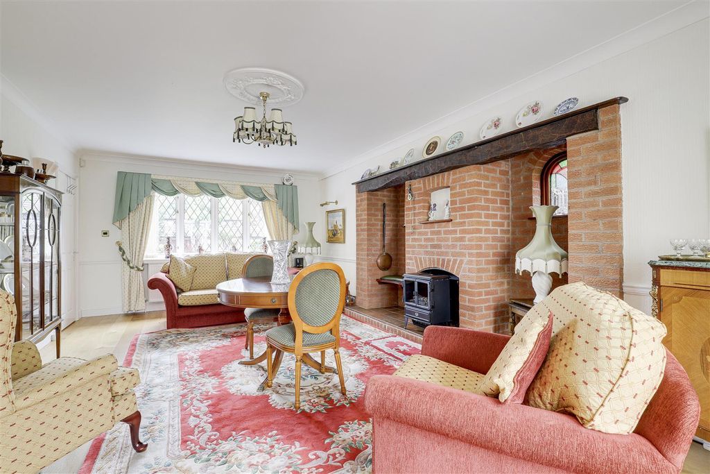 Property photo 2 of 37 9013.Jpg