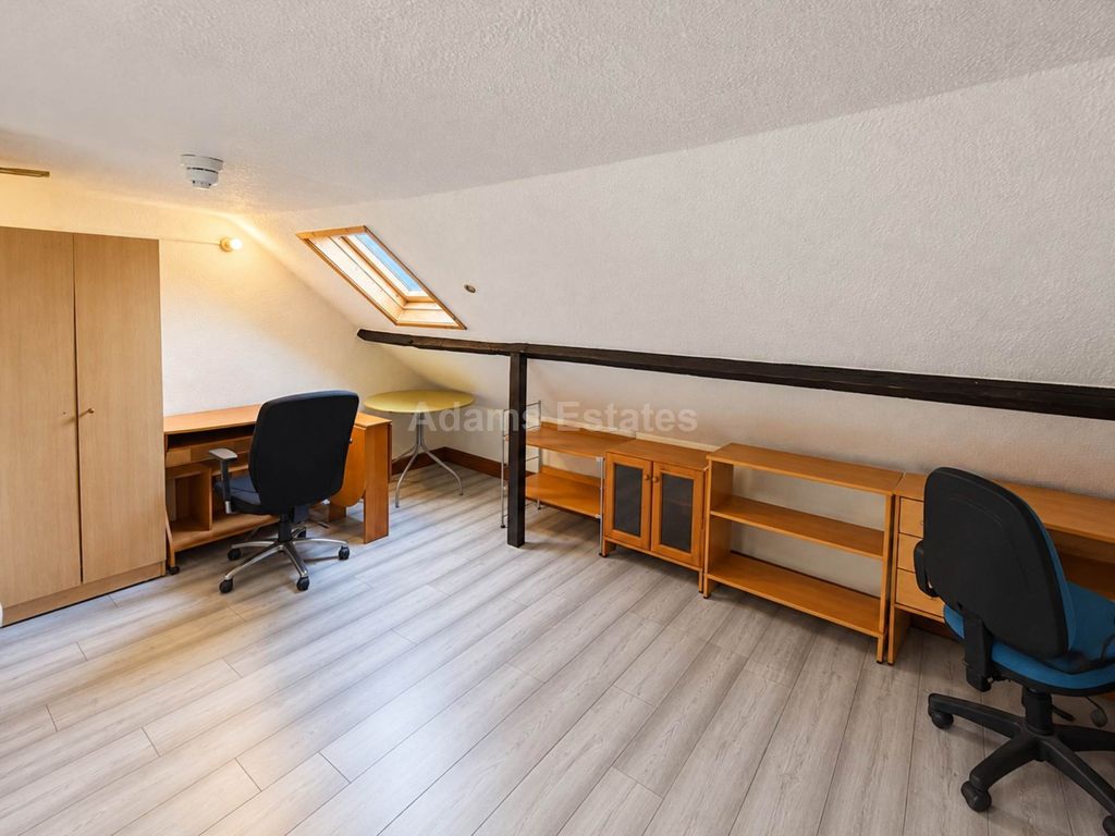 Property photo 3 of 6