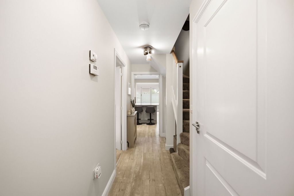 Property photo 3 of 32