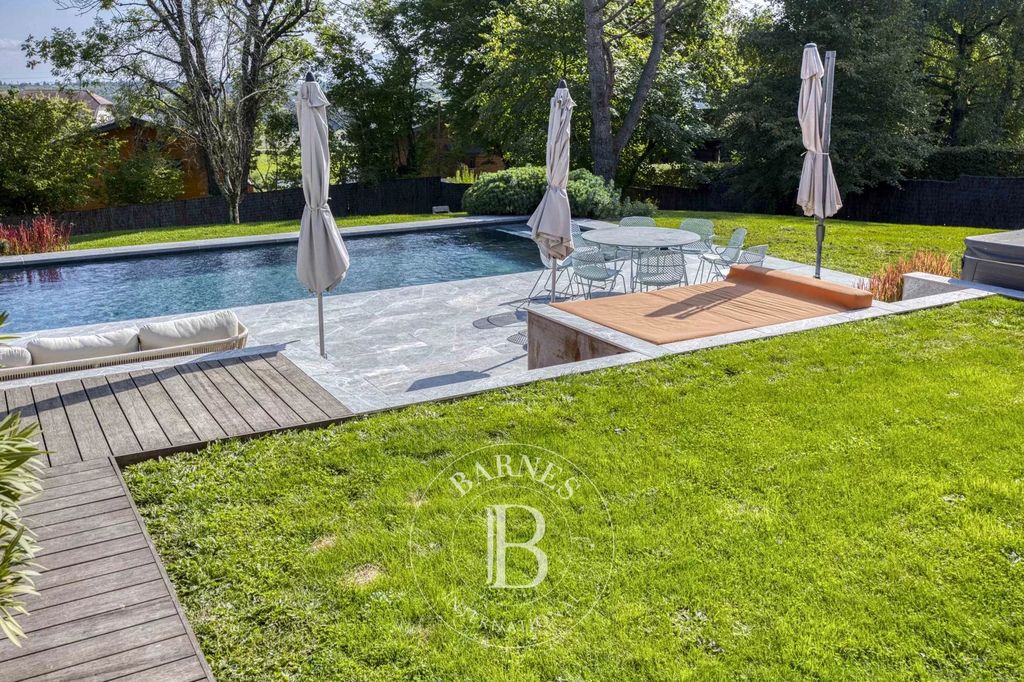 Property photo 1 of 35