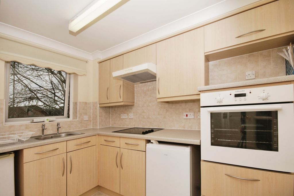 Property photo 3 of 14 Kitchen