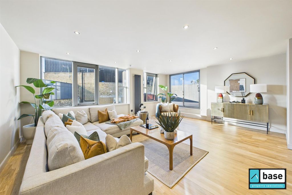 Property photo 1 of 28 Reception