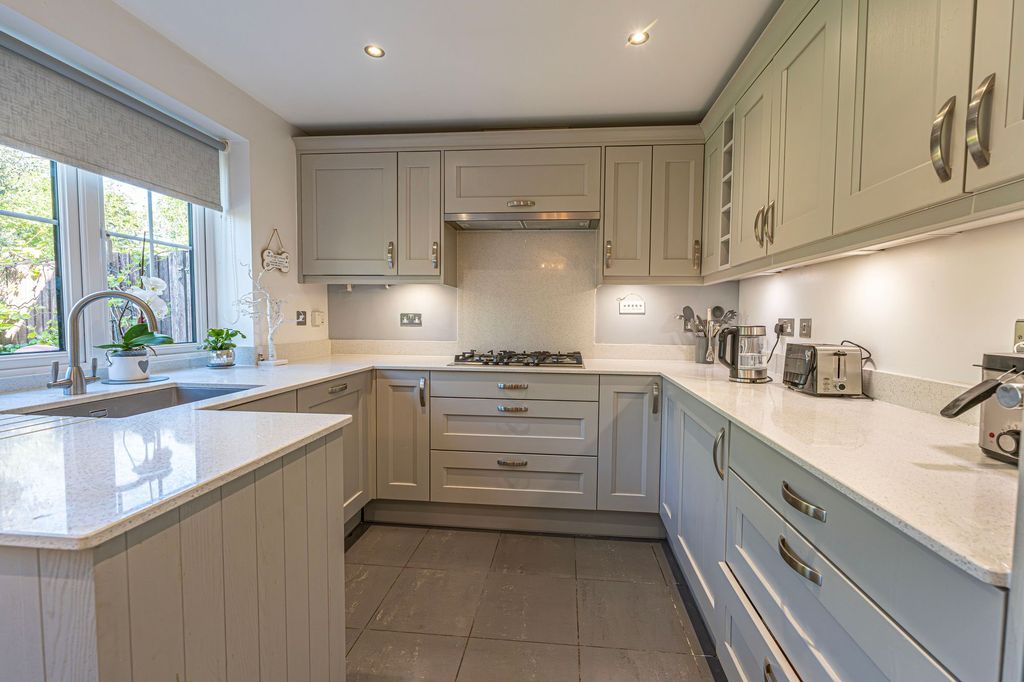 Property photo 2 of 43