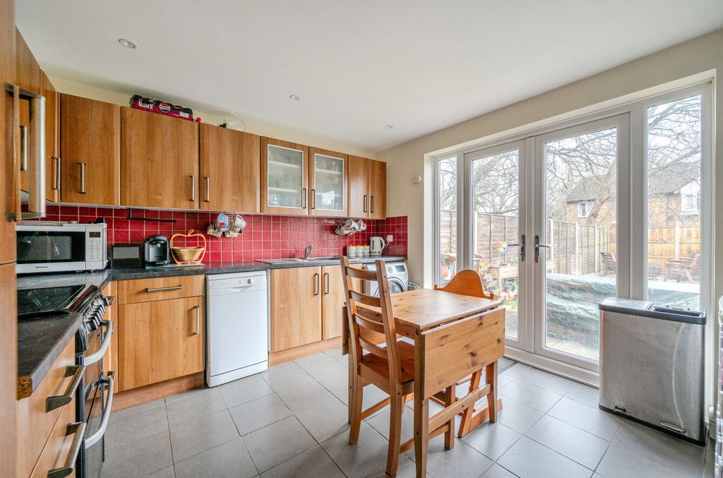 Property photo 3 of 14 1400203-6-6977478...