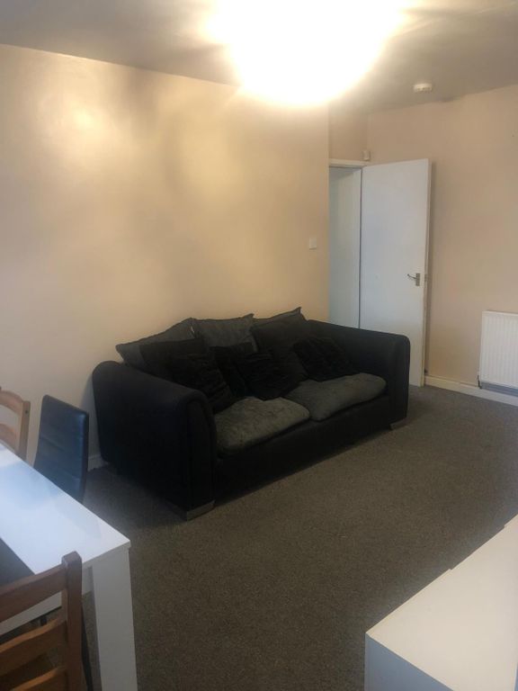 Property photo 1 of 8 2 Bedroom Flat In Salford
