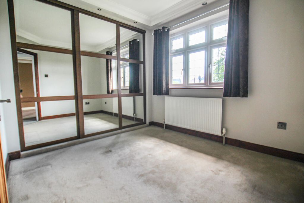 Property photo 1 of 9 Bedroom