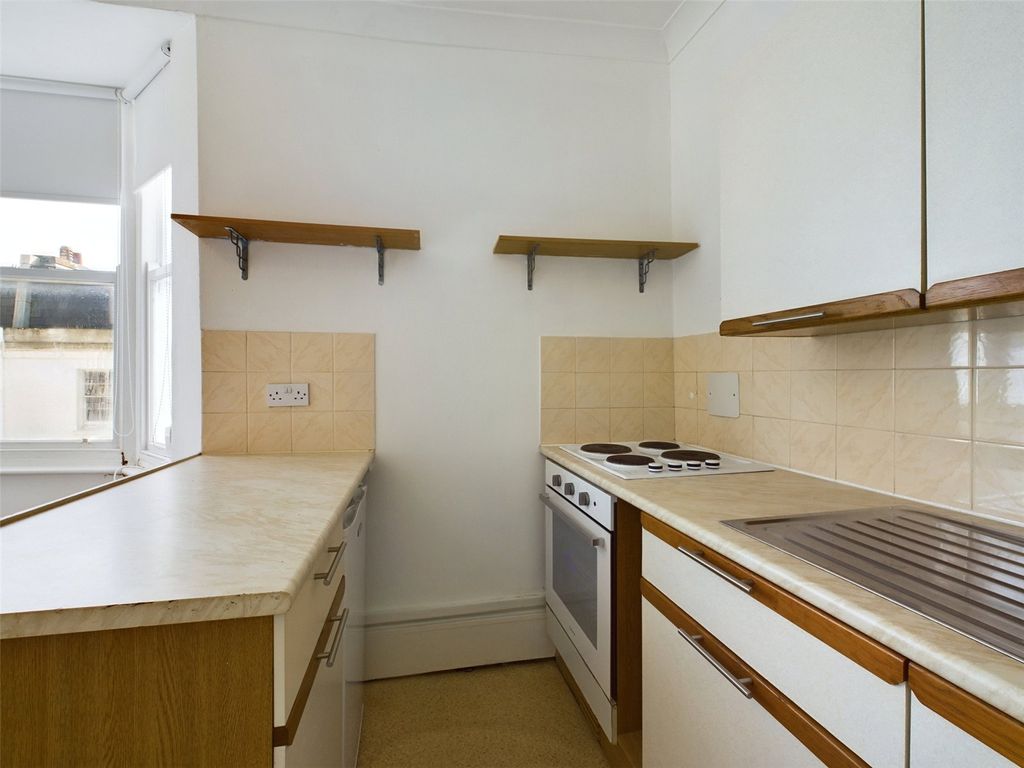 Property photo 3 of 9 Kitchen
